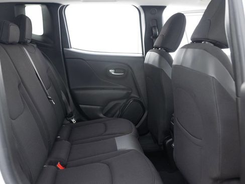 Used 2018 Jeep Renegade Altitude w/ UConnect 8.4 Nav Group AWD/4WD image 29
