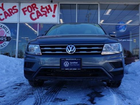 Certified 2021 Volkswagen Tiguan SE w/ Panoramic Sunroof Package image 3