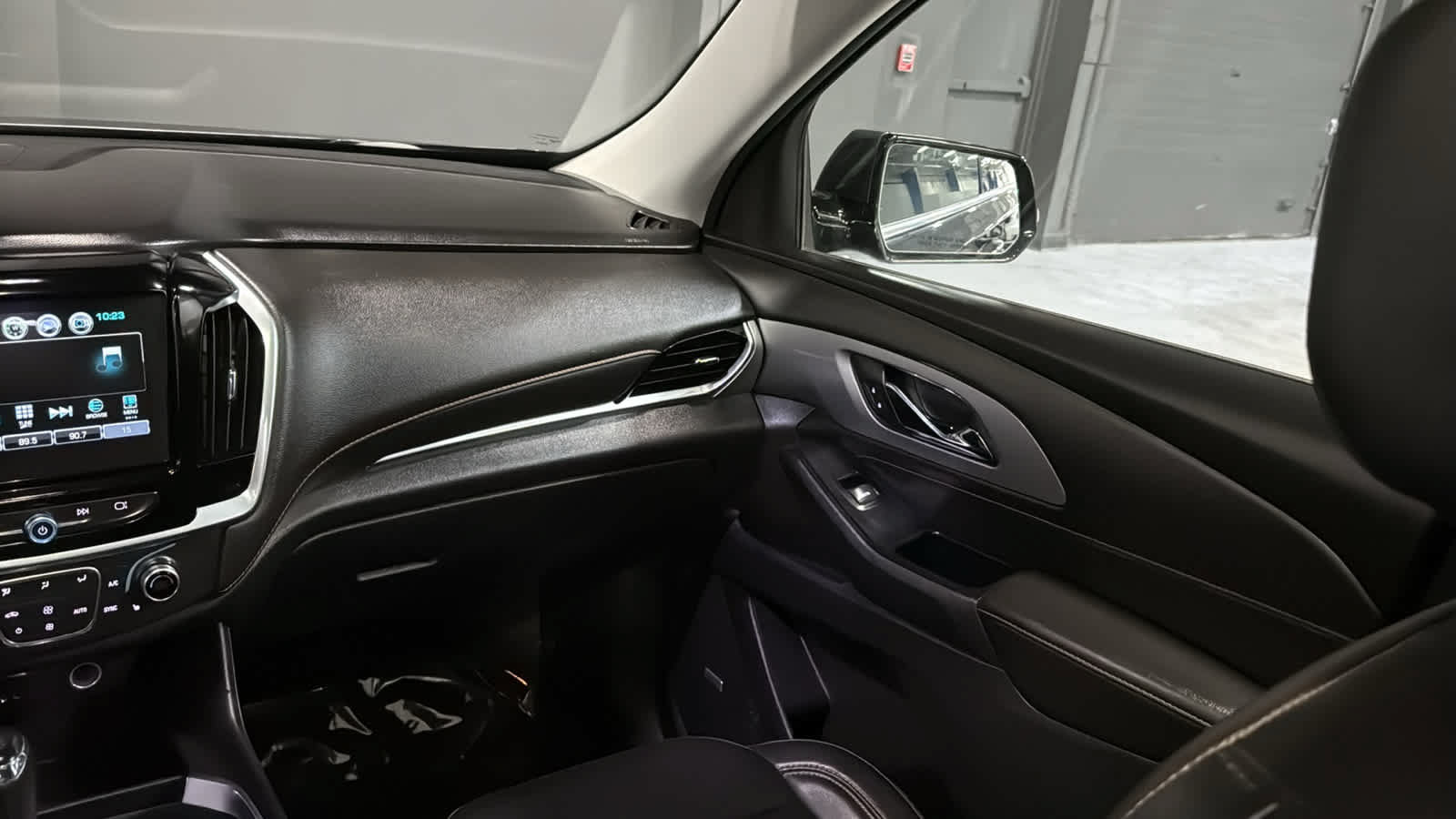 Used 2019 Chevrolet Traverse LT w/ LT Premium Package AWD/4WD image 28