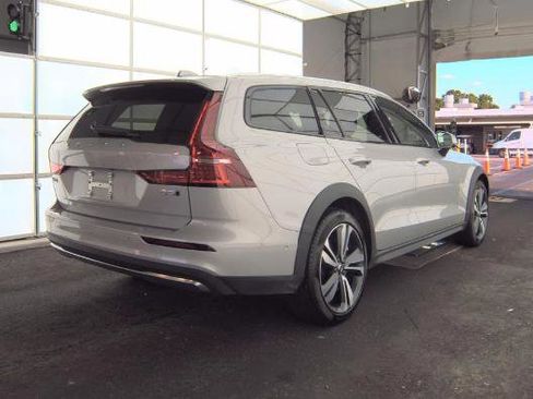 Used 2025 Volvo V60 B5 Cross Country Plus AWD/4WD image 2