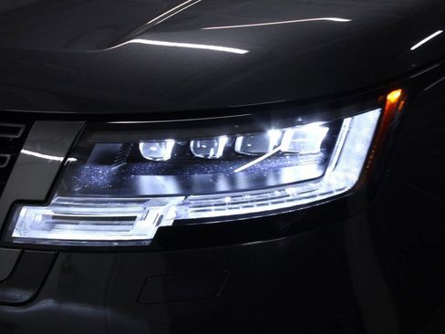 Used 2024 Land Rover Range Rover Autobiography image 13