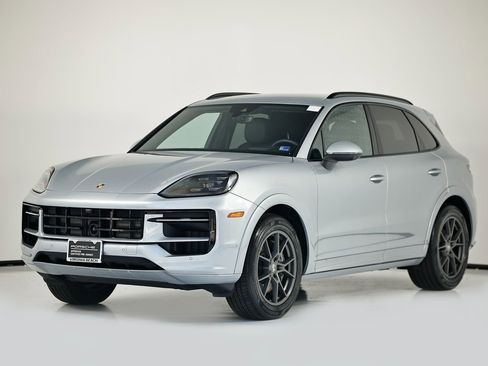 Certified 2025 Porsche Cayenne image 1