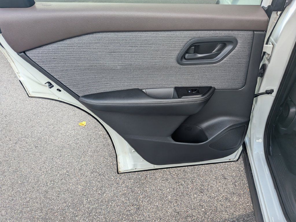 Used 2022 Nissan Rogue S AWD/4WD image 23