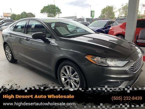 Used 2017 Ford Fusion SE w/ Fusion SE Technology Package FWD image 1