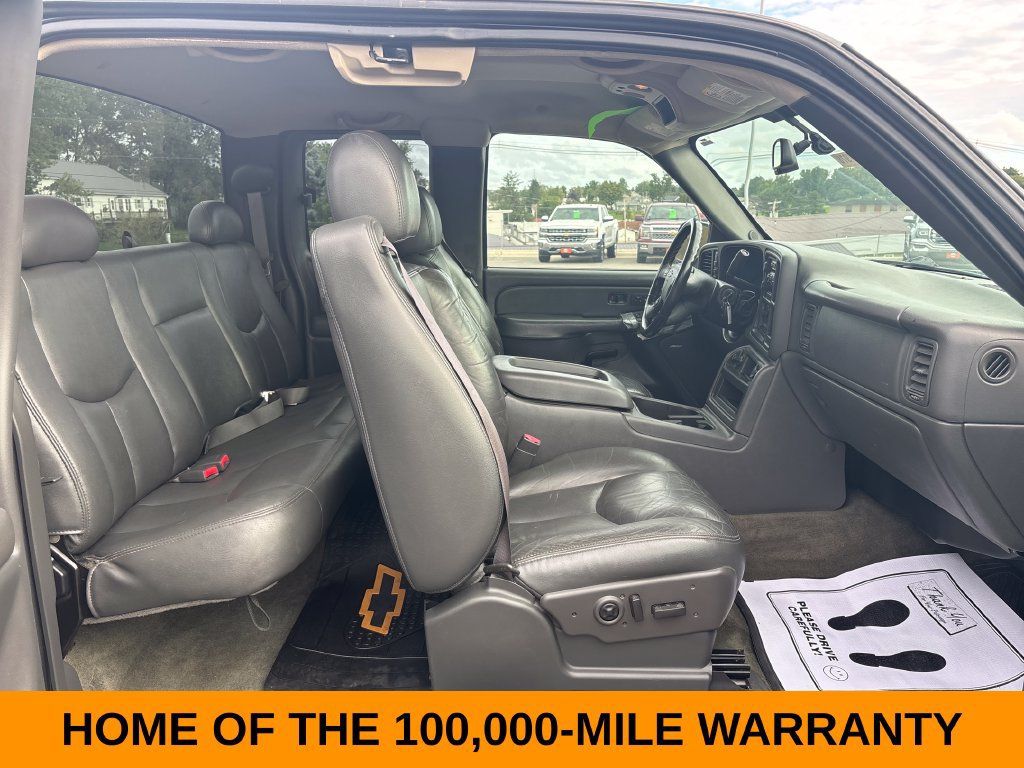 Used 2004 Chevrolet Silverado 2500 LT AWD/4WD image 21