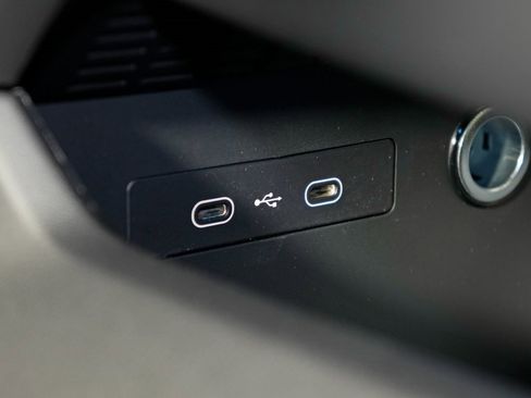 New 2026 Porsche Macan 4 Electric image 32