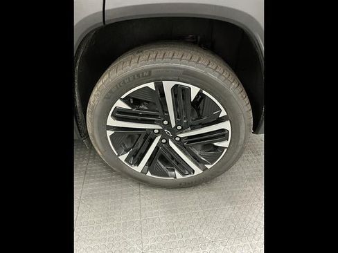 New 2027 Chevrolet Equinox RS w/ LPO, Floor Liner Package AWD/4WD image 37
