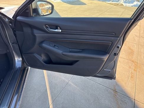 Used 2022 Nissan Altima 2.0 SR image 30