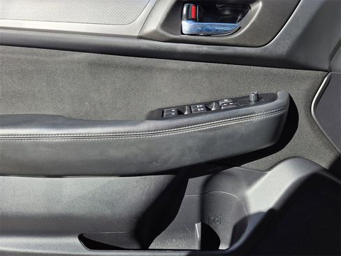 Used 2018 Subaru Outback 2.5i Premium image 25