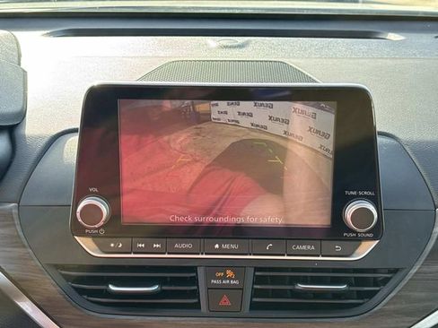 Used 2025 Nissan Altima 2.5 SV FWD image 47