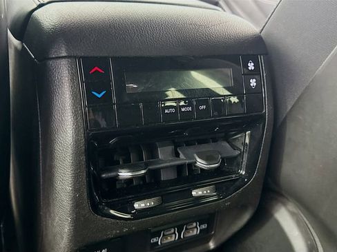 Used 2021 Jeep Grand Cherokee L Laredo image 24