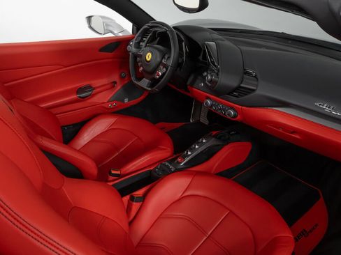 Used 2018 Ferrari 488 Spider image 46