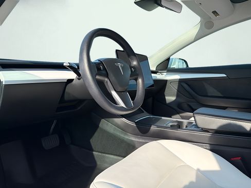 Used 2021 Tesla Model 3 Standard Range Plus RWD image 33