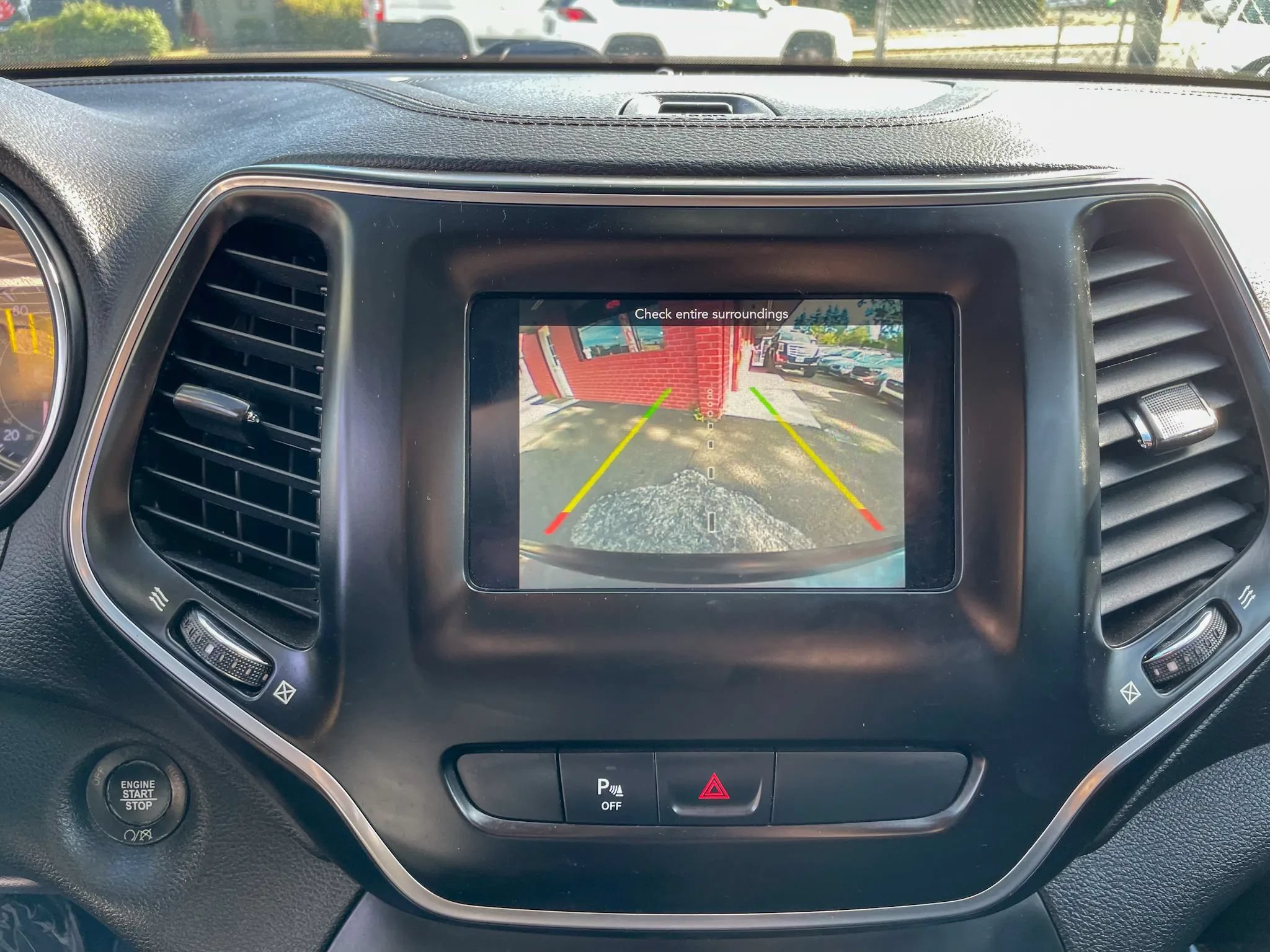 Used 2019 Jeep Cherokee Latitude Plus AWD/4WD image 19