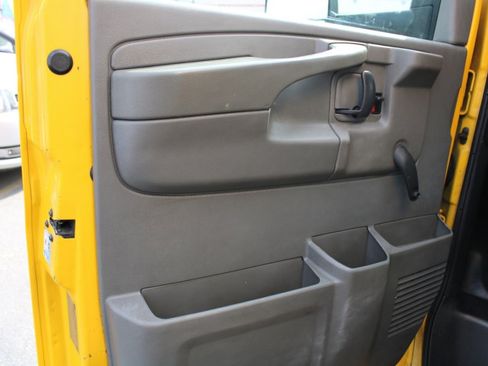 Used 2015 GMC Savana 3500 RWD image 8