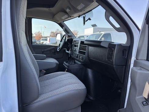 New 2025 Chevrolet Express 4500 w/ Power Convenience Package image 23