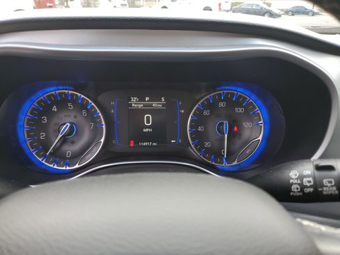 Used 2019 Chrysler Pacifica Touring-L w/ S Appearance Package image 17