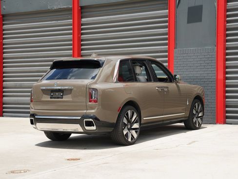 Used 2025 Rolls-Royce Cullinan AWD/4WD image 10