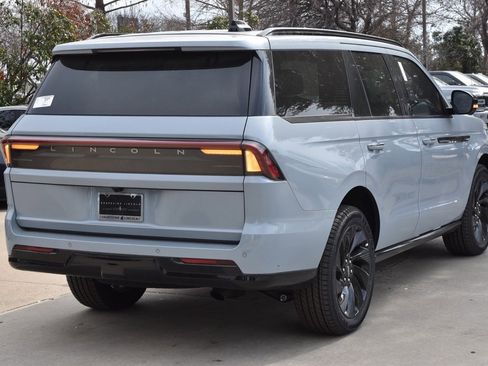 New 2025 Lincoln Navigator Reserve w/ Jet Appearance Package AWD/4WD image 14