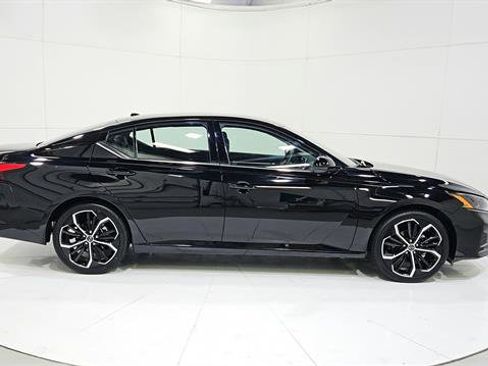 Certified 2025 Nissan Altima 2.5 SR FWD image 9