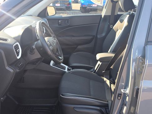 Used 2022 Hyundai Venue Limited image 33