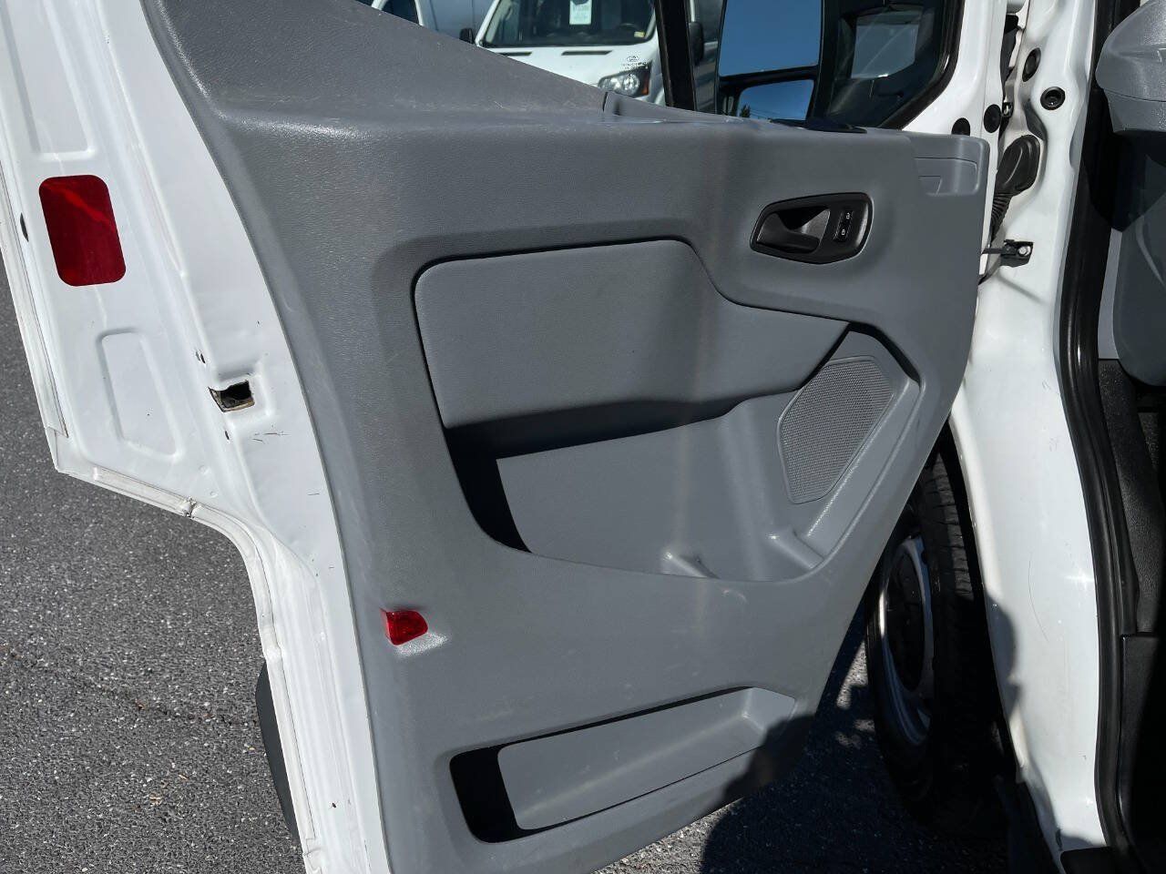Used 2018 Ford Transit 250 138 RWD image 5