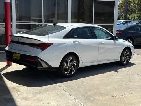 Used 2025 Hyundai Elantra SEL FWD image 3