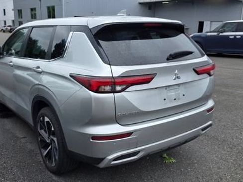 Used 2023 Mitsubishi Outlander SE AWD/4WD image 2