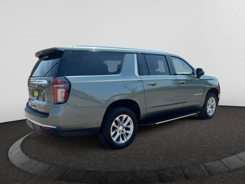 Used 2023 Chevrolet Suburban Premier w/ Advanced Technology Package AWD/4WD image 5