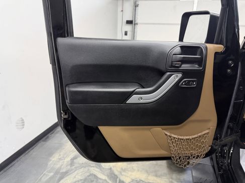 Used 2016 Jeep Wrangler Unlimited Sahara w/ Connectivity Group image 10