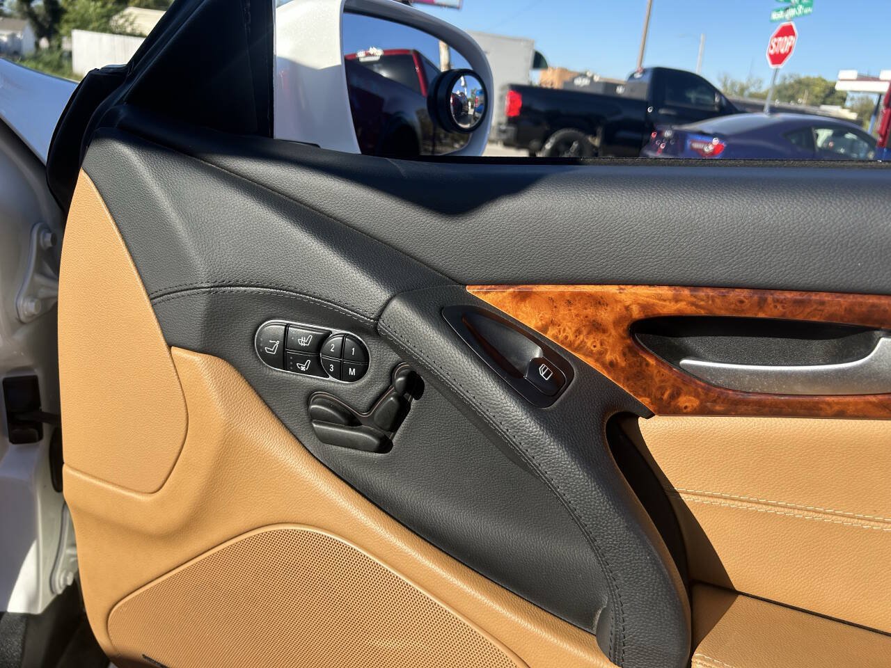 Used 2011 Mercedes-Benz SL 550 image 36