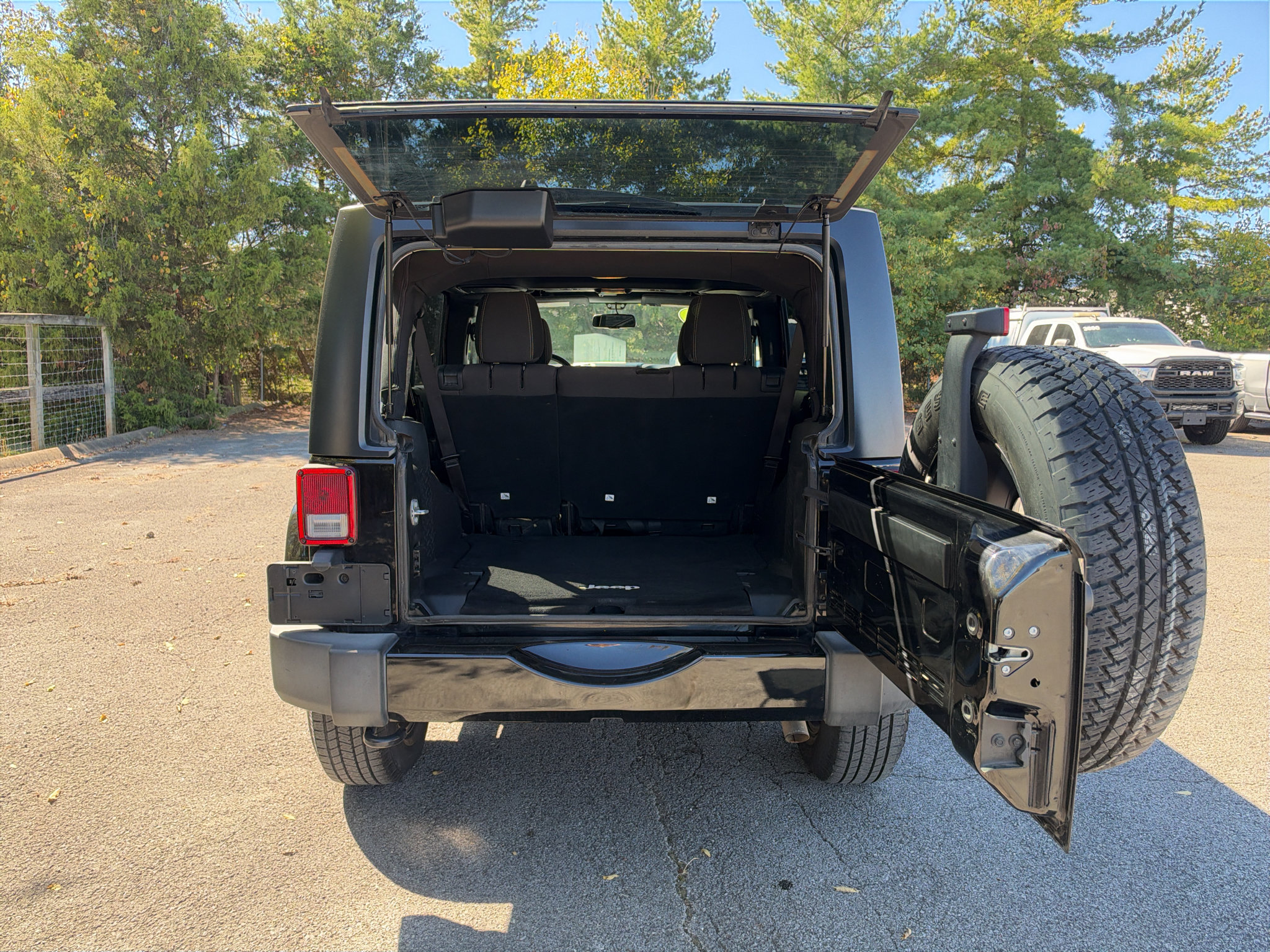 Used 2016 Jeep Wrangler Unlimited Sahara w/ Dual Top Group AWD/4WD image 24