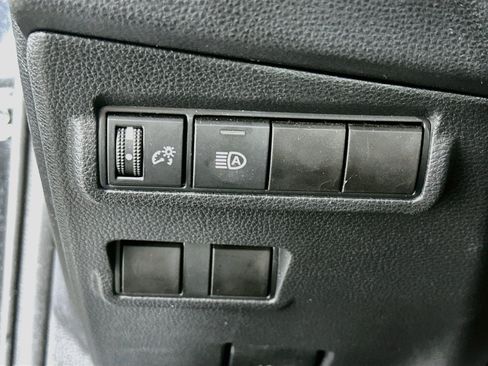 Used 2025 Toyota Corolla Cross XLE FWD image 17