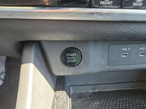 Used 2024 Nissan Rogue SV FWD image 33