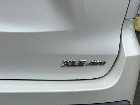 Used 2015 Toyota Highlander XLE image 29