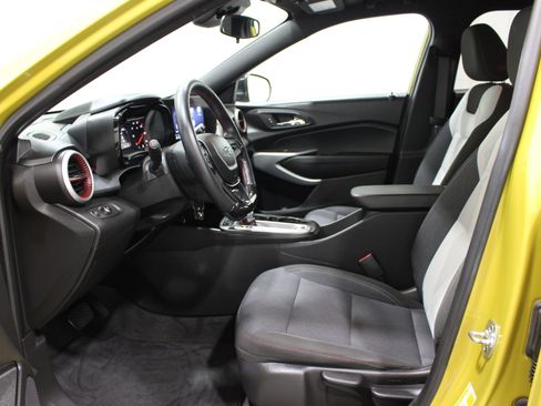 Used 2024 Chevrolet Trax RS w/ Driver Confidence Package FWD image 3
