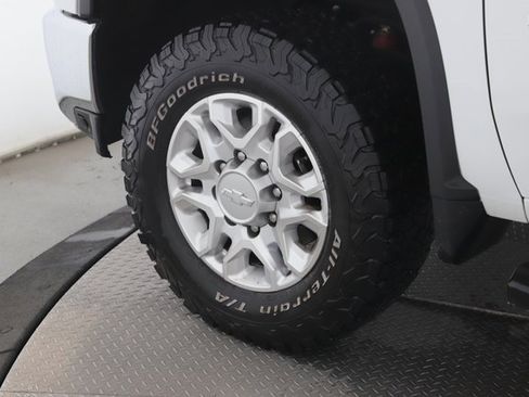 Used 2020 Chevrolet Silverado 2500 LT w/ Z71 Off-Road Package image 13