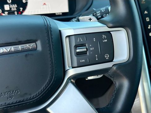 Used 2025 Land Rover Discovery Metropolitan Edition AWD/4WD image 41