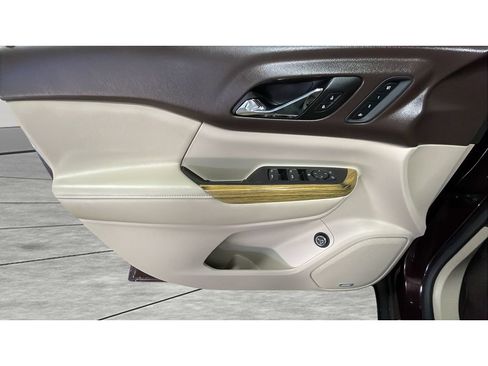 Used 2018 GMC Acadia Denali AWD/4WD image 10