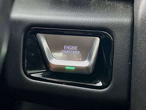 Used 2025 GMC Yukon Denali w/ Sun & Power Step Package AWD/4WD image 16