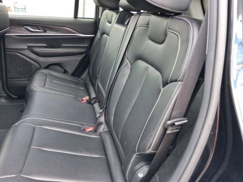 Certified 2023 Jeep Grand Cherokee Overland w/ Luxury Tech Group IV AWD/4WD image 20