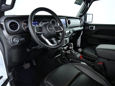 Used 2022 Jeep Wrangler Unlimited Sahara w/ Cold Weather Group image 16