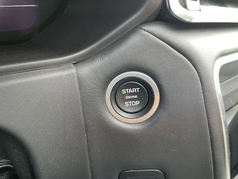 Used 2018 Land Rover Range Rover Velar R-Dynamic SE image 17