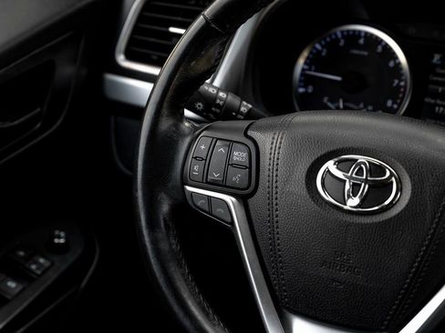 Used 2017 Toyota Highlander Plus image 26