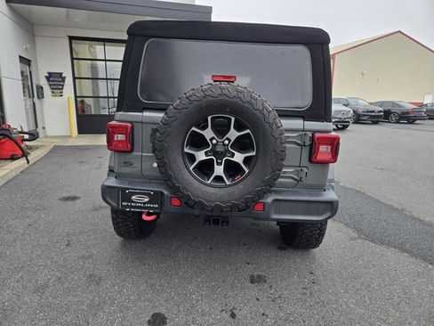 Used 2018 Jeep Wrangler Unlimited Sahara image 4
