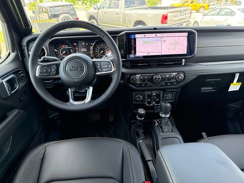New 2026 Jeep Wrangler Unlimited Sahara AWD/4WD image 17