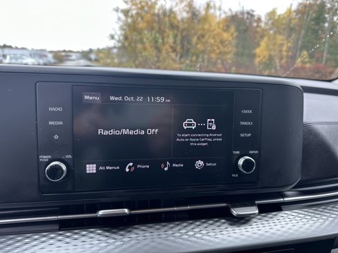 Used 2023 Kia Carnival LX image 28