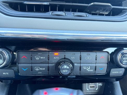 Certified 2024 Jeep Compass Limited image 29