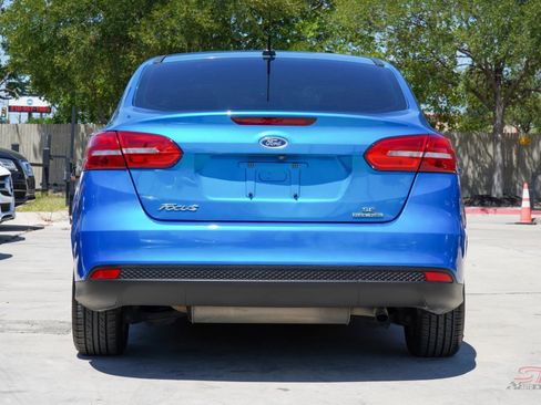 Used 2015 Ford Focus SE image 4