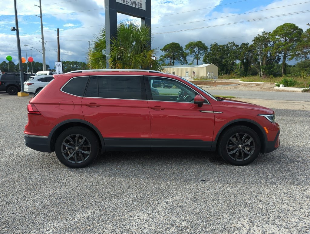 Used 2023 Volkswagen Tiguan SE w/ Panoramic Sunroof Package FWD image 8